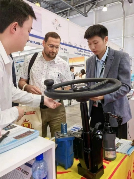 泰安同科液壓設(shè)備有限公司在俄羅斯舉辦的ctt工程機(jī)械展會(huì)中圓滿(mǎn)完成了參展任務(wù)